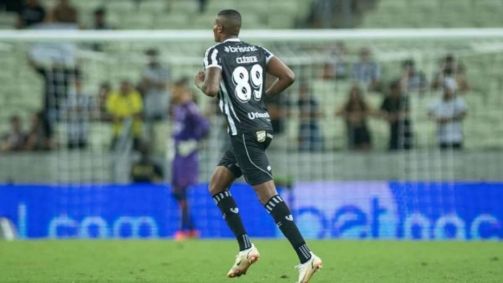 Cléber em campo pelo Ceará após retornar ao time em julho de 2023