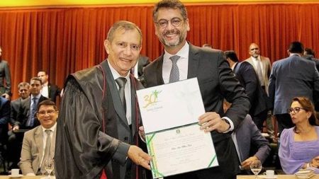 Clécio Luís (dir.) será o primeiro governador a tomar posse neste domingo (1º)