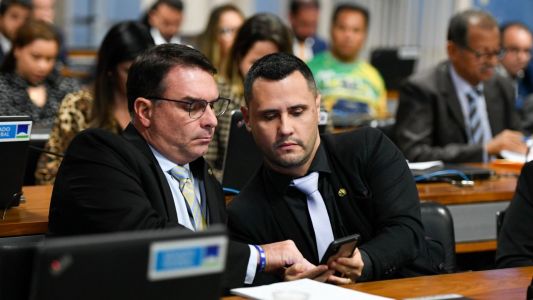 Senadores Flávio Bolsonaro (PL) e Cleitinho (Republicanos)