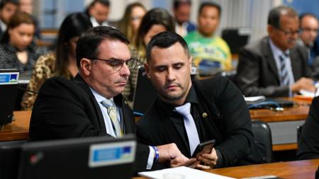 Senadores Flávio Bolsonaro (PL) e Cleitinho (Republicanos)