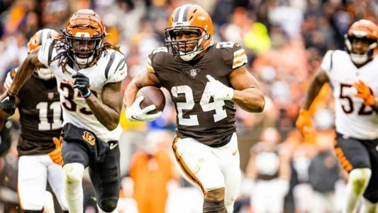 Cleveland Browns (preto) recebe o Bengals (branco) neste domingo