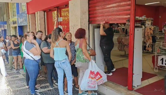 Black Friday: lojas do Centro de BH amanhecem com filas nas primeiras horas do dia