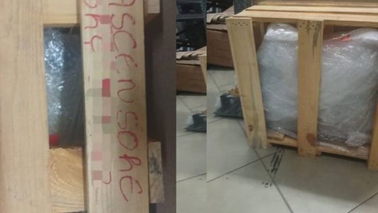 Cliente recebeu parte do elevador, que nunca foi montado