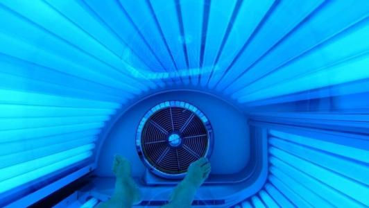 Cliente sofreu queimaduras de 1º grau após bronzeamento artificial