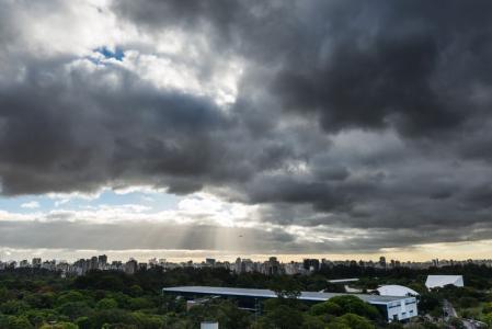 Semana começa com chance de pancadas de chuva em regiões de SP | CNN Brasil