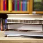 Prefeito de BH veta projeto que permitia reutilização de materiais didáticos