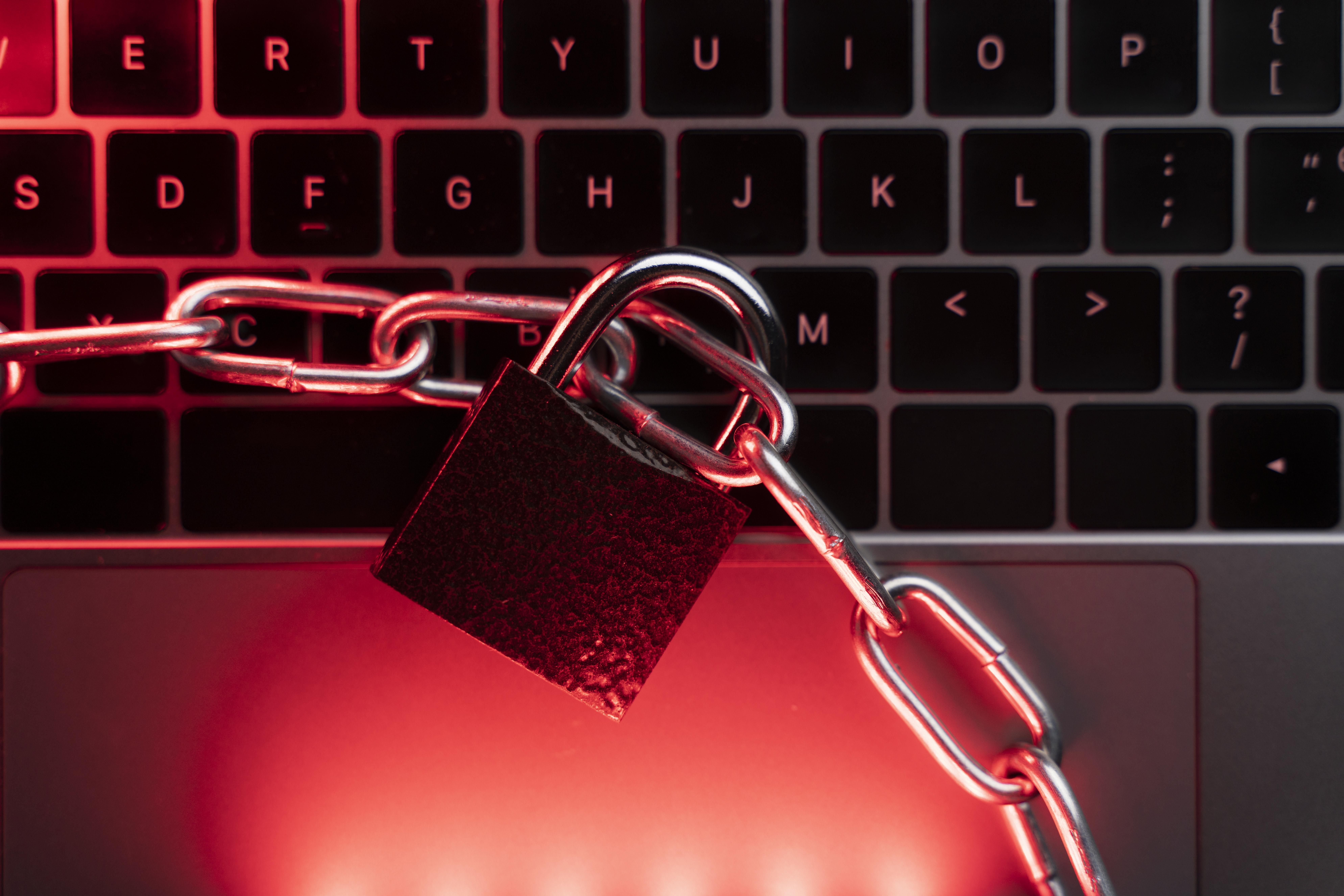 França determina obrigação de verificação de idade em sites pornográficos