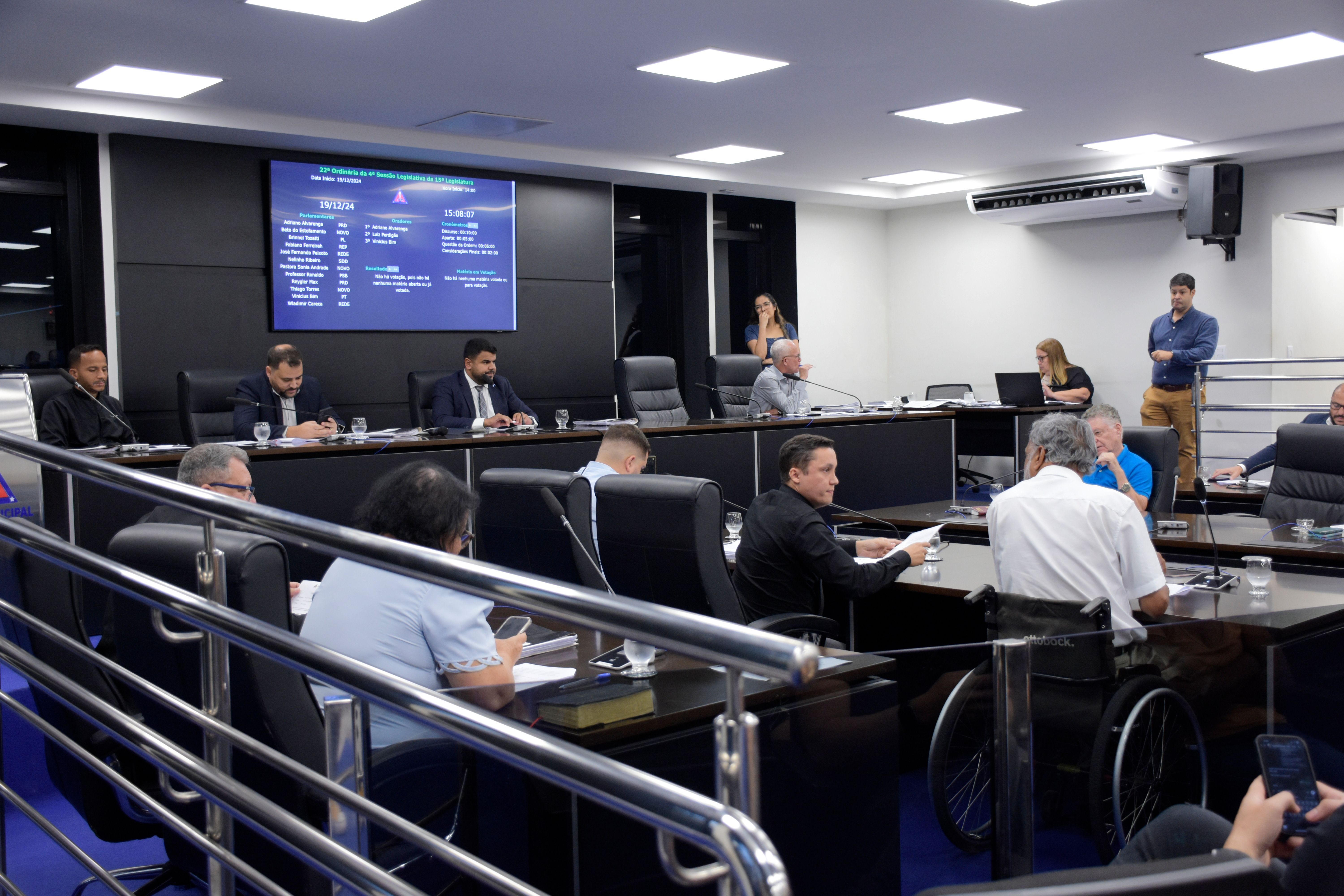 Pedido de vistas em projeto compromete pagamento de servidores em Timóteo