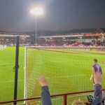 Cobrança bizarra de pênalti na Copa da Liga Inglesa viraliza nas redes; assista