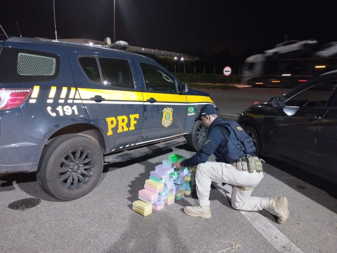 Vídeo: PRF apreende cocaína avaliada em R$ 5 milhões escondida em estepe de HRV na BR-262, em Minas