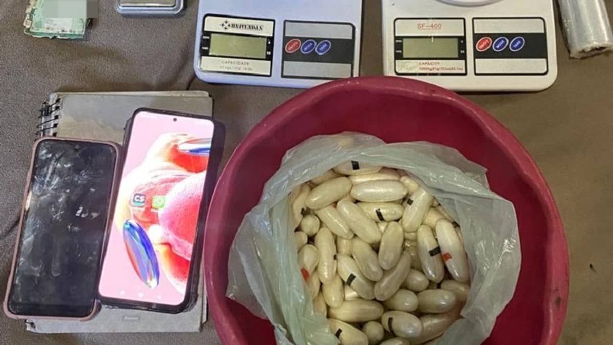 Trio é preso por contratar 'mulas' para ingerir cocaína e levar para o exterior 