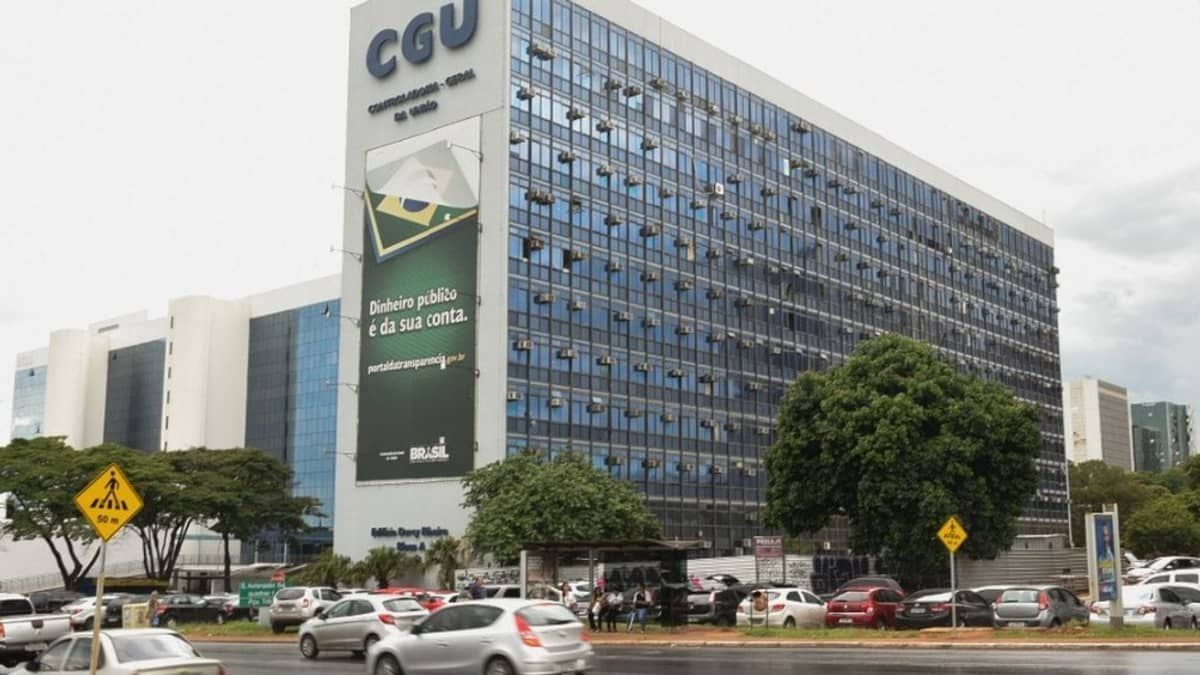 CGU retira sigilo e dá 10 dias para Exército liberar processo que envolve Eduardo Pazuello 