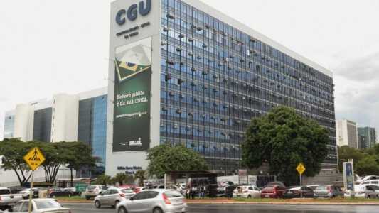 código de conduta militar, impede a participação de militares da ativa em atos de caráter político-partidário sem autorização do Comando