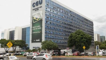 código de conduta militar, impede a participação de militares da ativa em atos de caráter político-partidário sem autorização do Comando