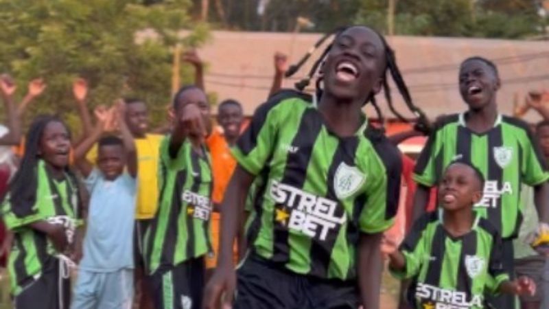 América faz ação com Hypers Kids Africa, grupo de dança de Uganda