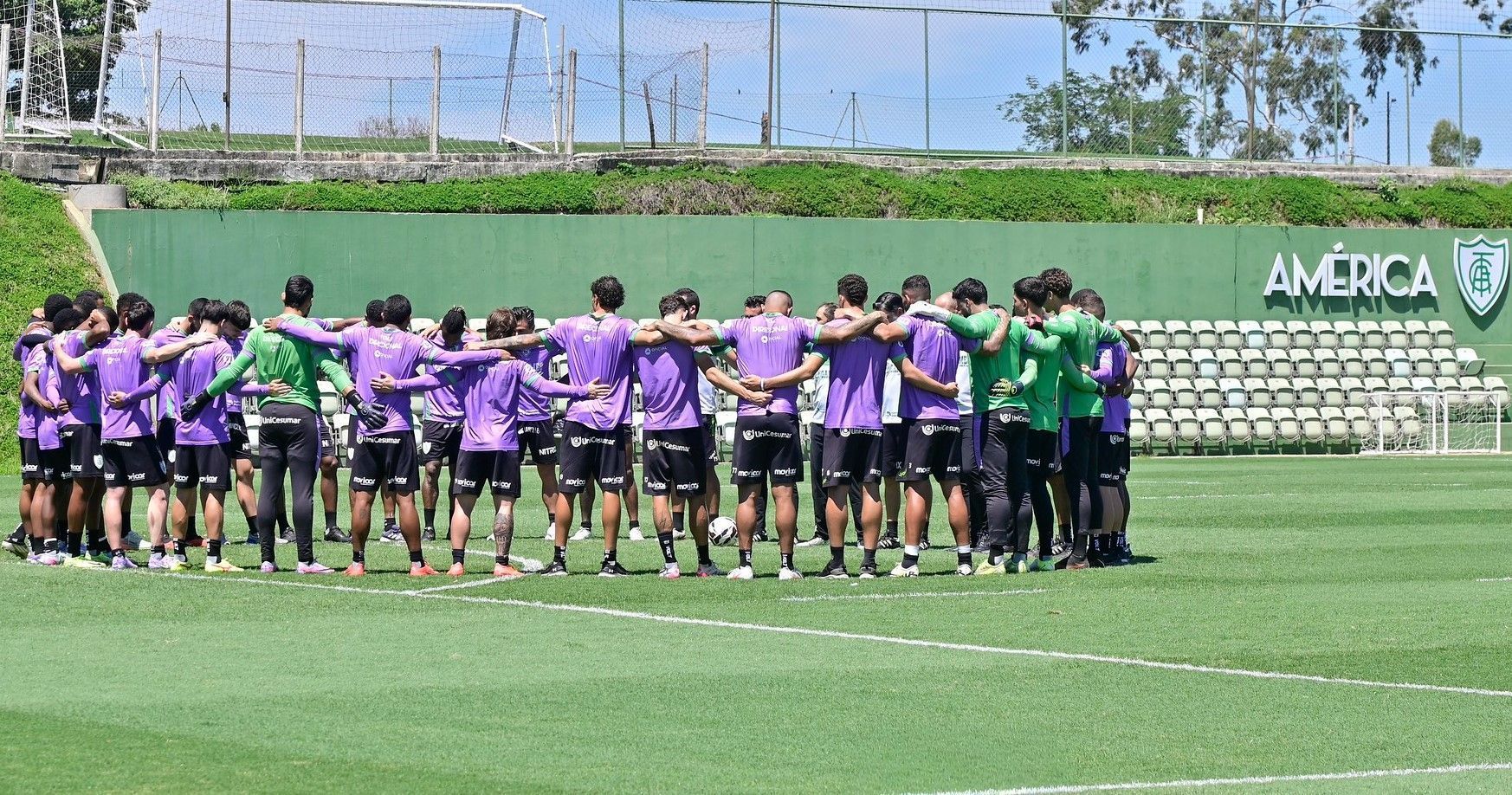 Meio-campista retorna ao Cruzeiro após empréstimo ao América, que define mais saídas