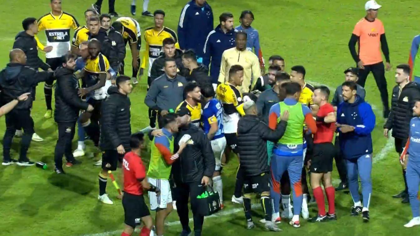 Fim de jogo entre Cruzeiro e Criciúma é marcado por confusão em campo