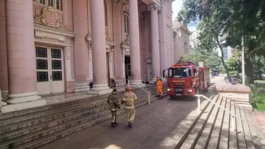 Colegio pegou fogo em março deste ano