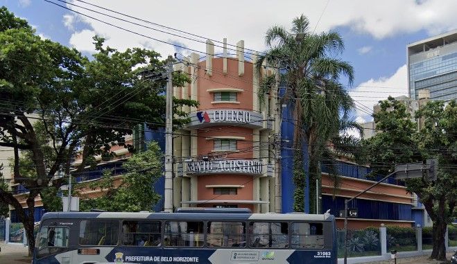 Tradicional colégio de BH muda regimento para restringir celular em aulas e no recreio
