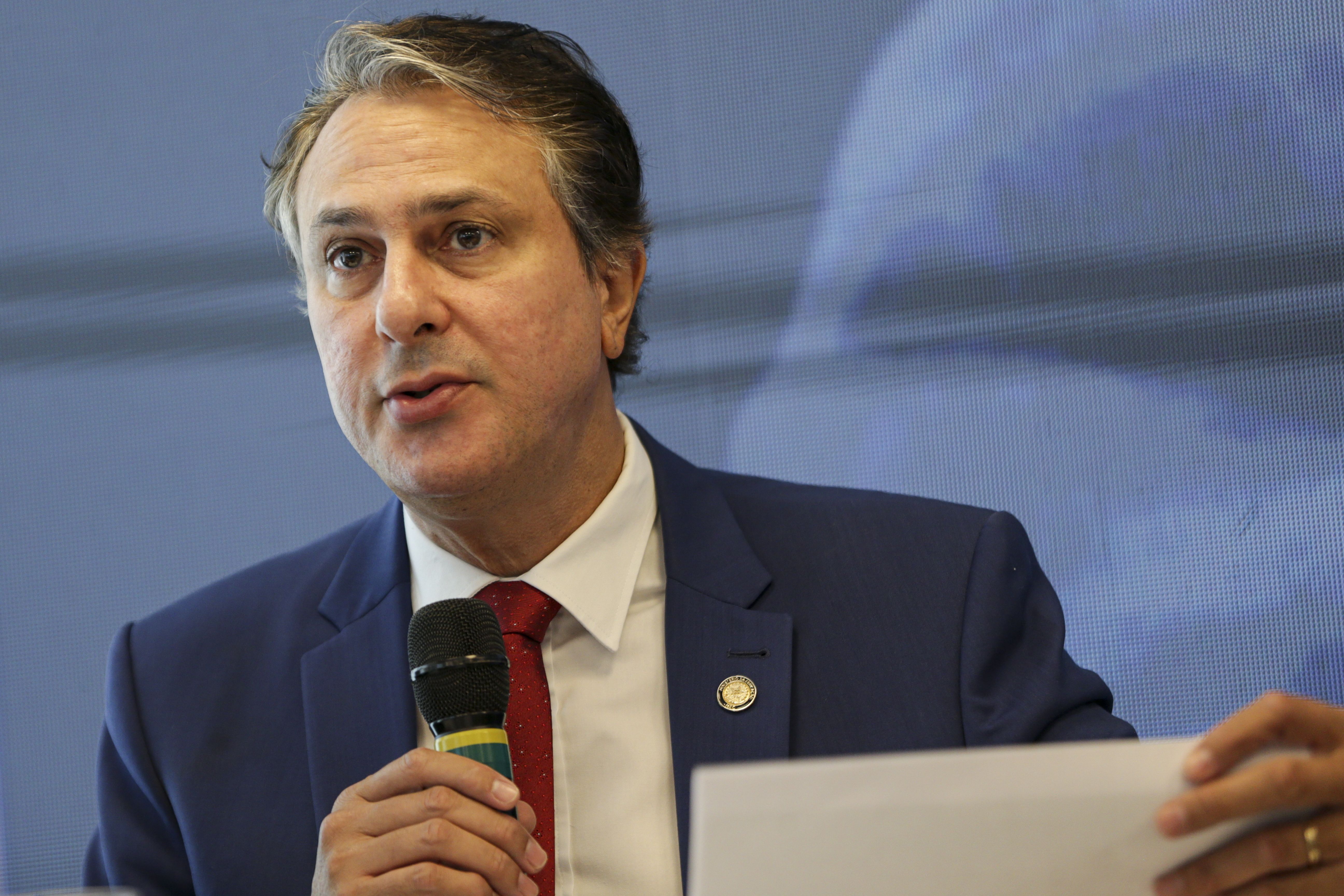 Metade dos alunos que concluiu o ensino médio em 2023 não realizou o Enem; governo quer saber o porquê