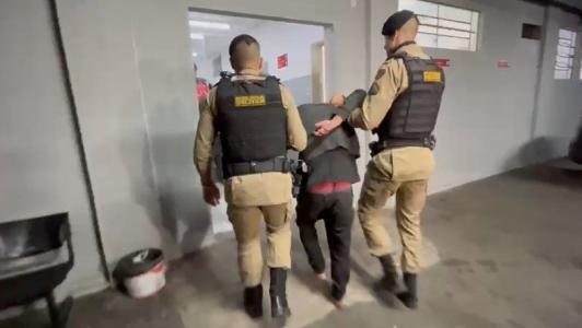 Os bandidos levaram dinheiro do coletivo e o celular do motorista