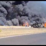 Colisão entre carreta e bitrem provoca capotamento e incêndio na BR-050, no Triângulo Mineiro