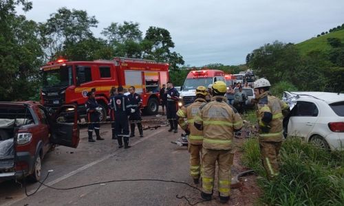 Colisão frontal deixou duas vítimas fatais