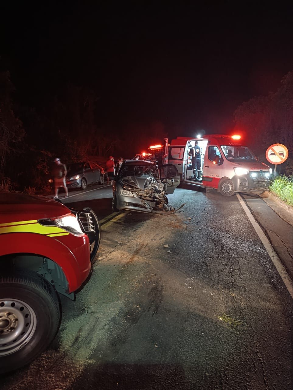 Colisão frontal na MGC-135 deixa duas pessoas feridas, no Norte de Minas, nesta terça (23)