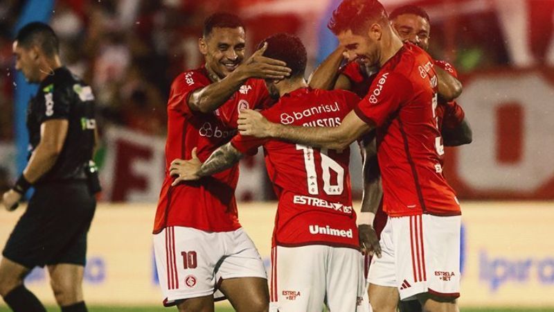 Inter vence Novo Hamburgo de virada e segue na liderança do Gauchão