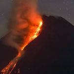 Vulcão Merapi na Indonésia entra em erupção; veja imagens impressionantes