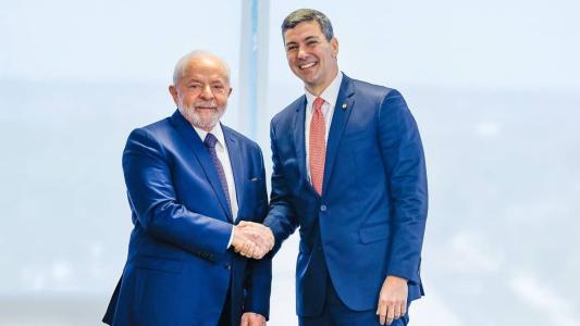 Com a presença de Lula, Santiago Peña toma posse hoje como presidente do Paraguai.