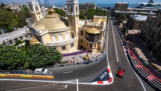 Com Charles Leclercl, Ferrari larga na frente no GP do Azerbaijão