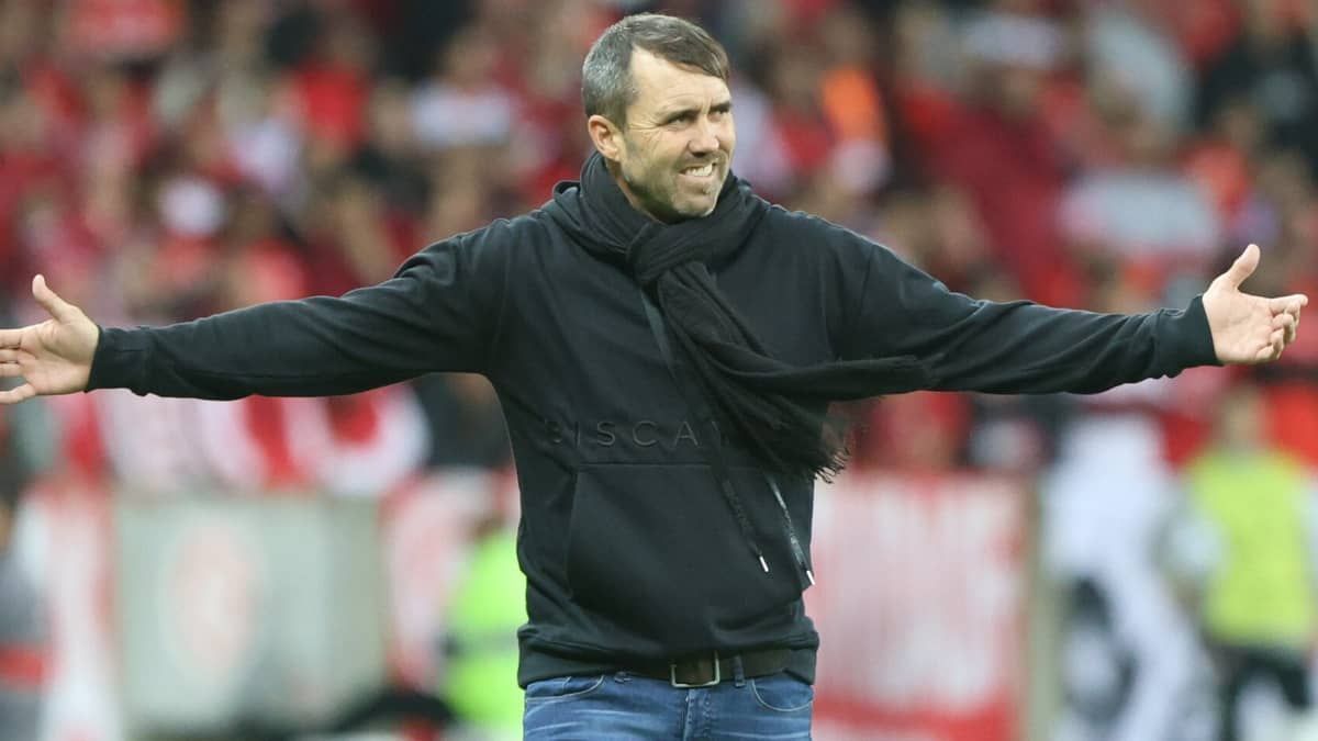 Internacional anuncia renovação de contrato do técnico Eduardo Coudet