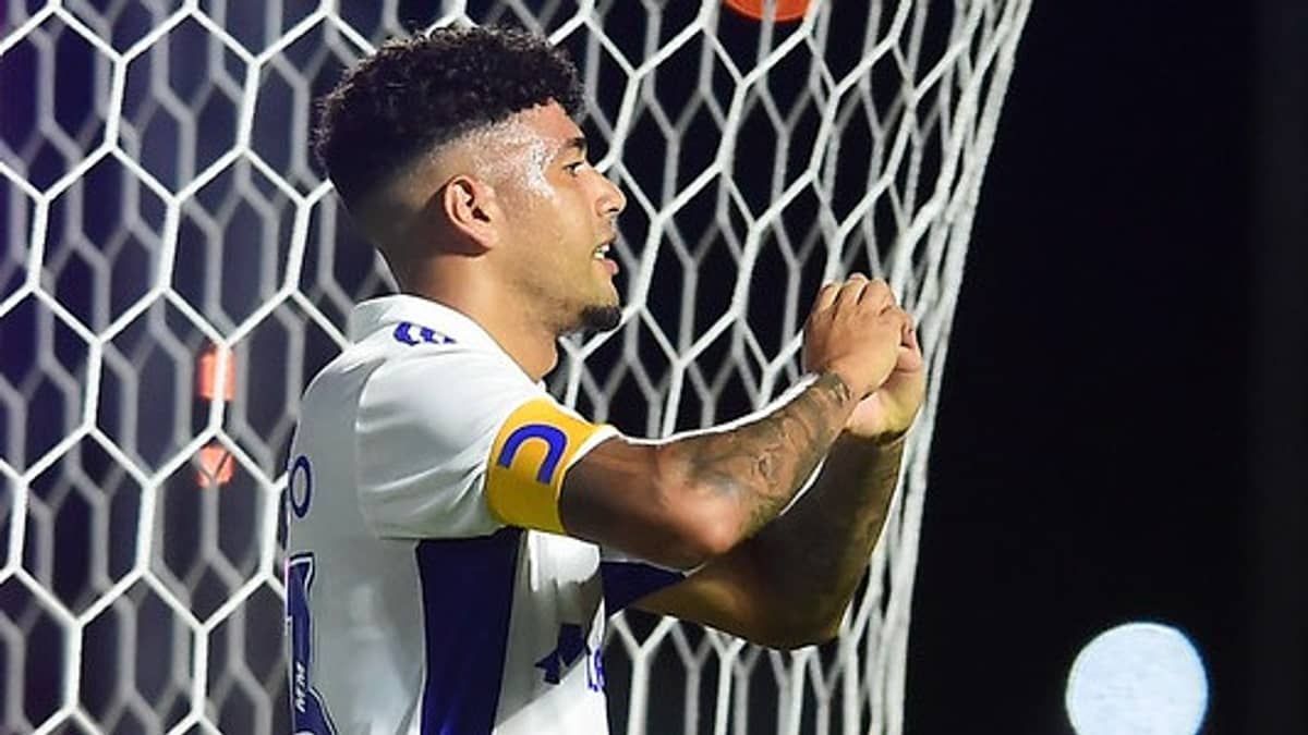Cruzeiro vira no fim e inicia 'era Pepa' com vitória sobre o Bragantino