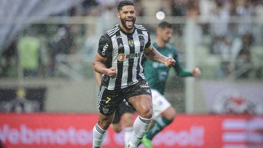 Com dois gols de pênalti, Hulk garantiu a vitória do Atlético contra a Caldense