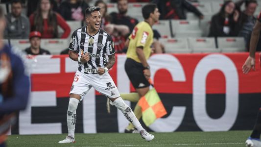 Com gol de Zaracho, Galo venceu o Furacão na Arena da Baixada, em Curitiba