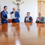 Lula faz primeira reunião de trabalho com ministros empossados nesta quarta (13)