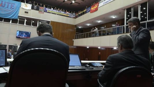 Com negociação travada, Assembleia não vota projeto de interesse do governo e piso dos professores