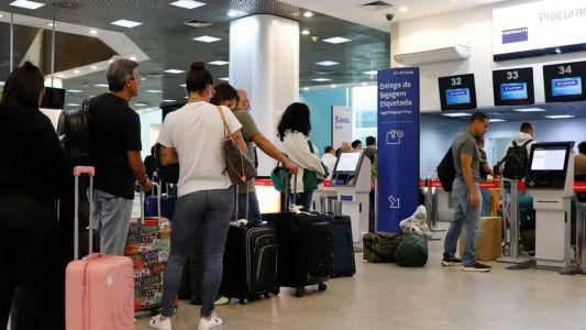 Com o aumento de gastos no exterior, o saldo negativo da conta de viagens internacionais subiu de US$ 269 milhões, em janeiro de 2022, para US$ 642 milhões, no mês passado