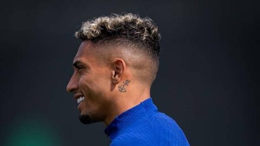 Com Raphinha, o Barcelona enfrenta o Atlético de Madrid neste domingo (23)