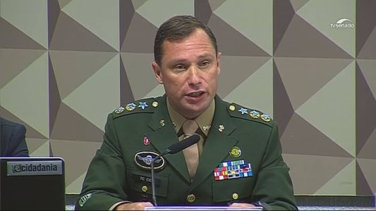 Com risco de expulsão do Exército, Mauro Cid mantém respaldo nas Forças Armadas, dizem generais.