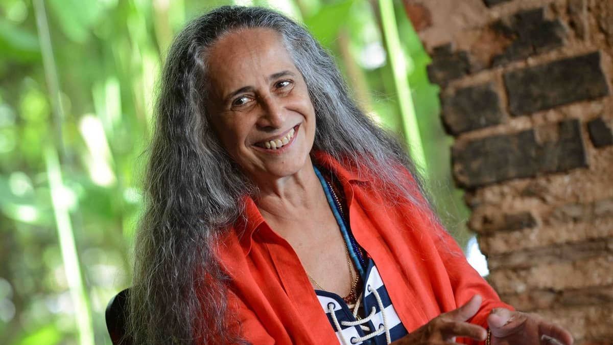 Há 30 anos, Maria Bethânia cantou Roberto Carlos em disco recordista 