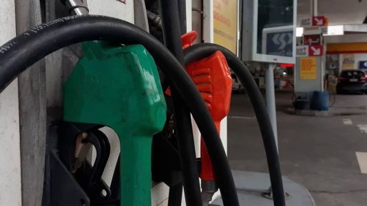 Com volta dos impostos federais, preço da gasolina e do etanol deve voltar a subir nas bombas