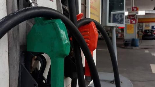 Com volta dos impostos federais, preço da gasolina e do etanol deve voltar a subir nas bombas