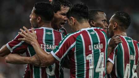 Comemoração em goleada contra o River Plate