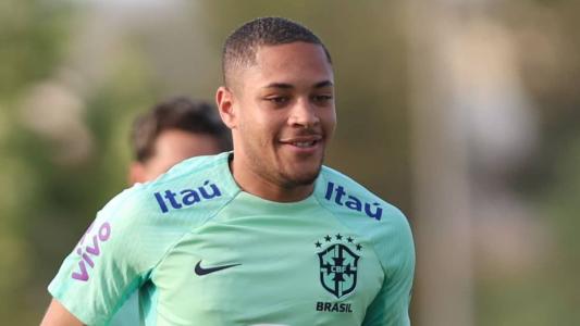 Comentarista pede Vitor Roque na Seleção Brasileira