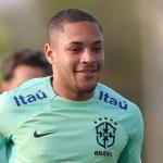 Comentarista pede Vitor Roque na Seleção Brasileira: 'Copa é prioridade'