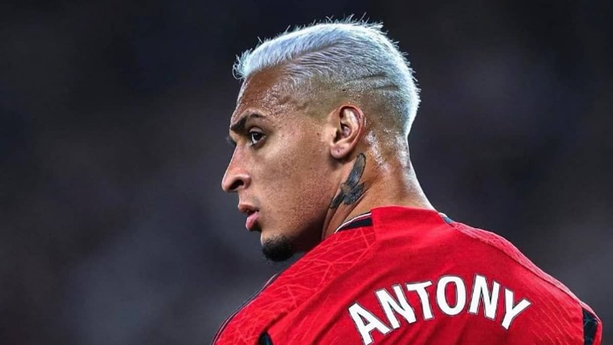 Jogadores do Manchester United boicotam Antony em campo, diz comentarista