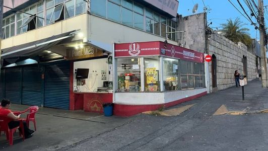 Comerciantes lamentaram jogo sem público e prejuízo no caixa