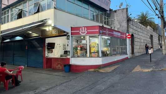 Comerciantes lamentaram jogo sem público e prejuízo no caixa